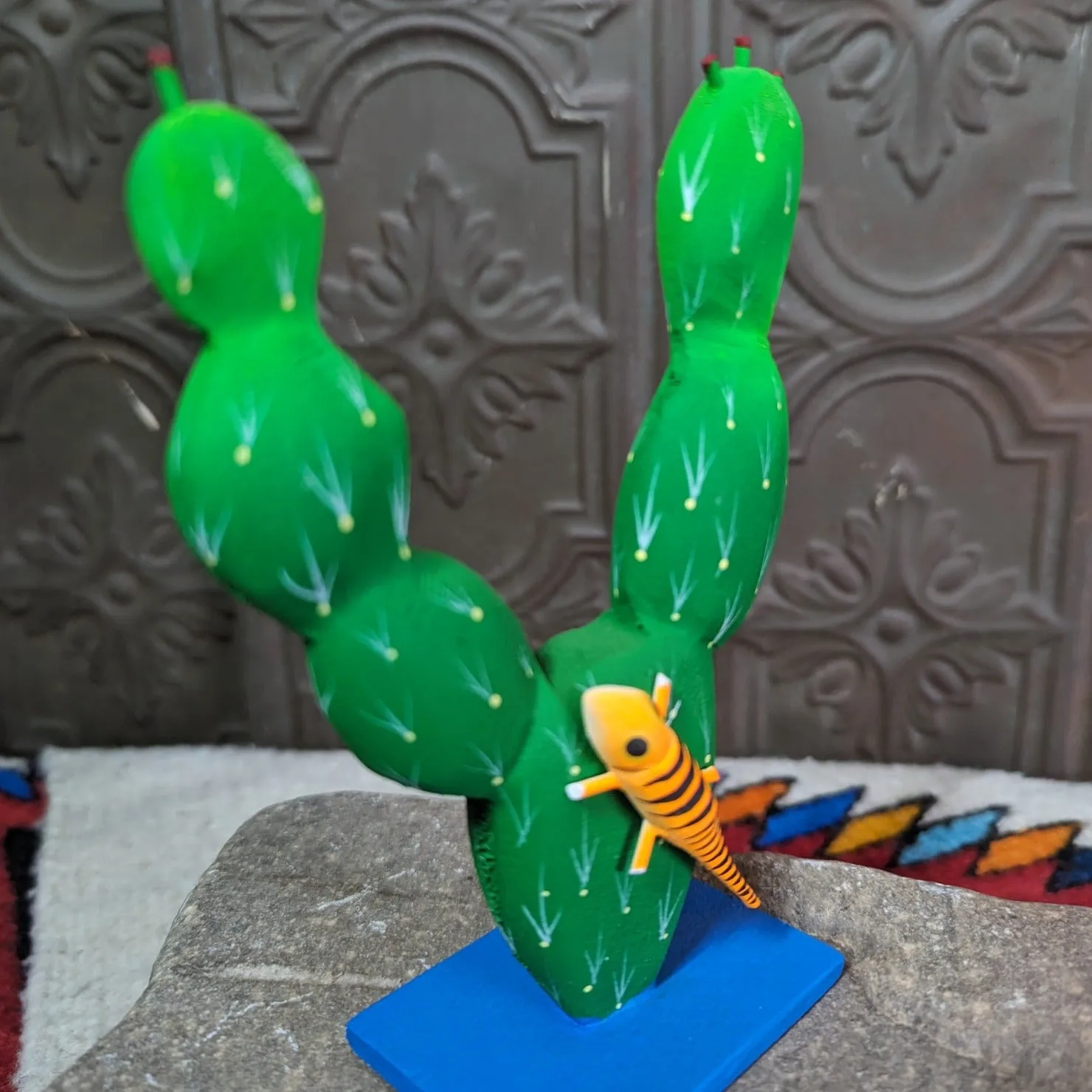 Oaxacan Cactus Wood Carving w/ Lizard MZ-1004