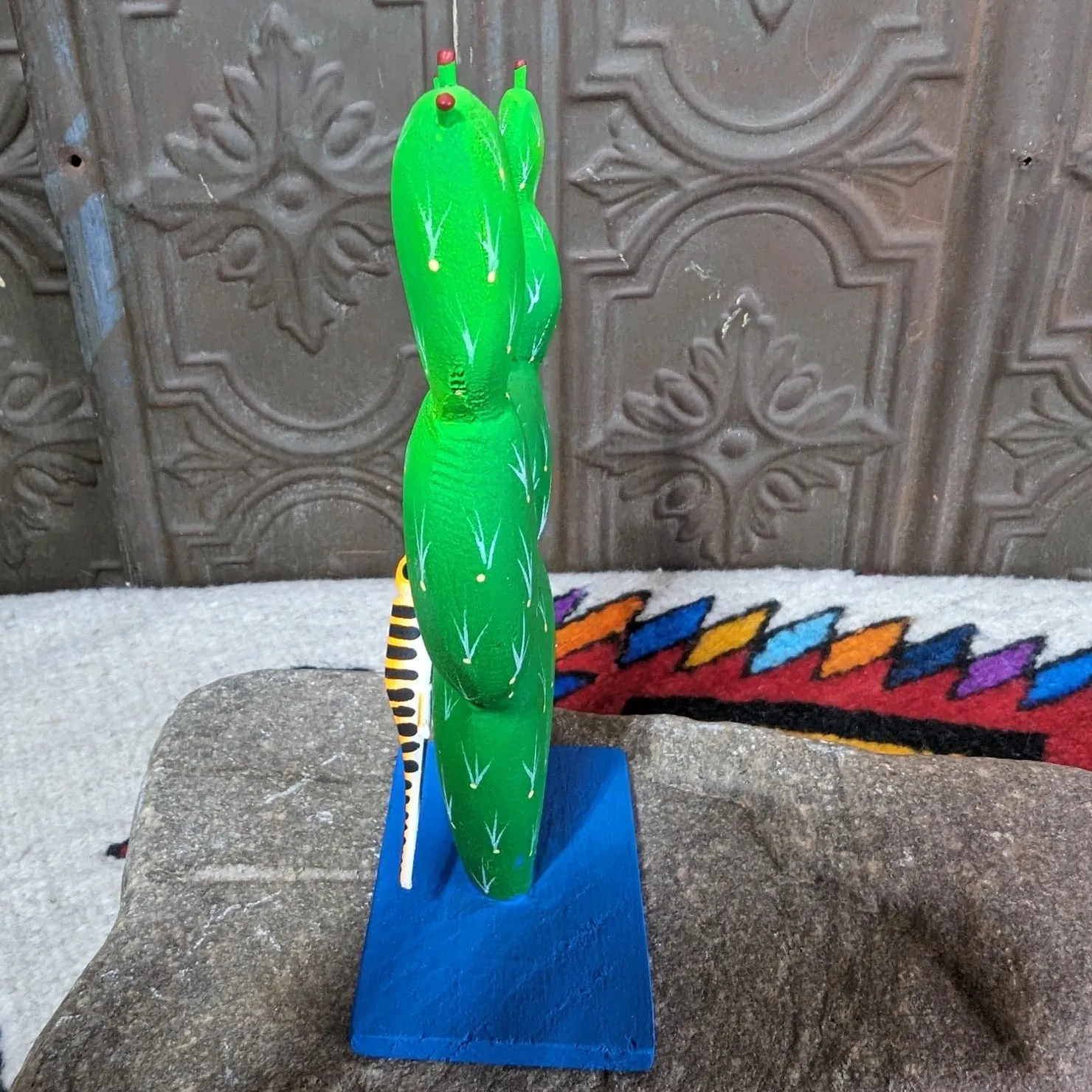 Oaxacan Cactus Wood Carving w/ Lizard MZ-1004